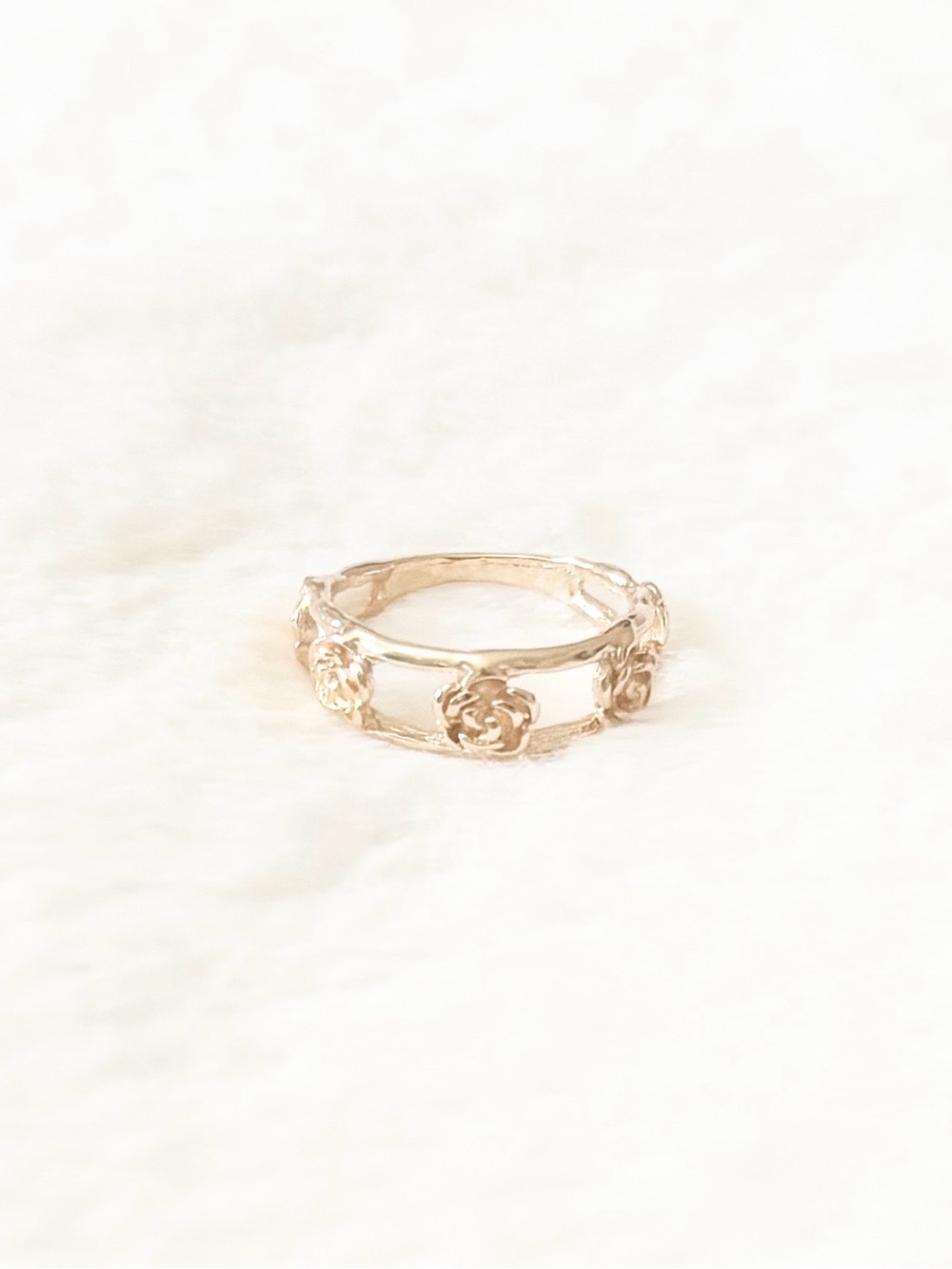5/$15 🩷 MUST BUNDLE Delicate Floral Band Ring - Gold